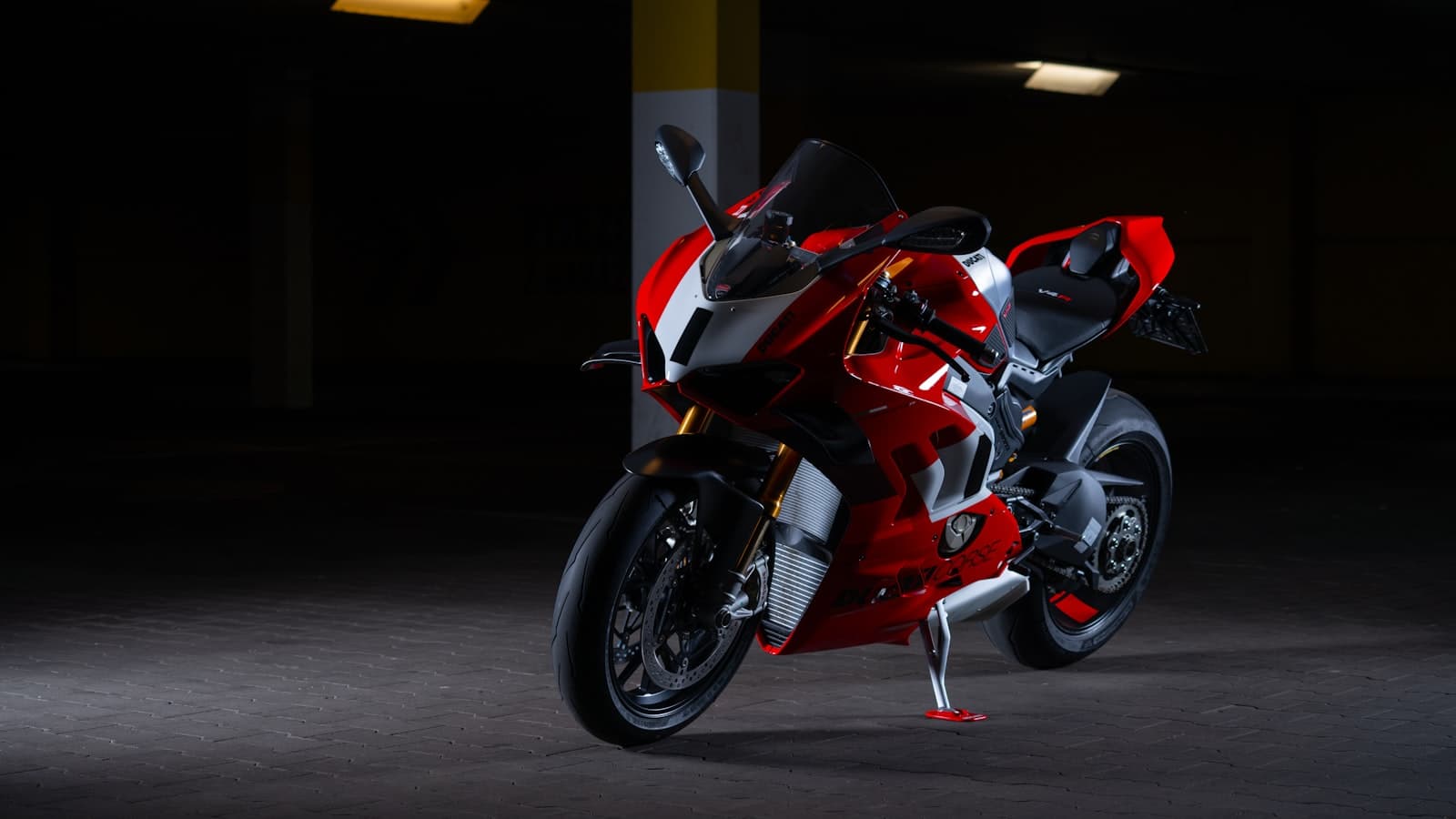 Ducati completa 100 anos com legado que atravessa a rua e a pista
